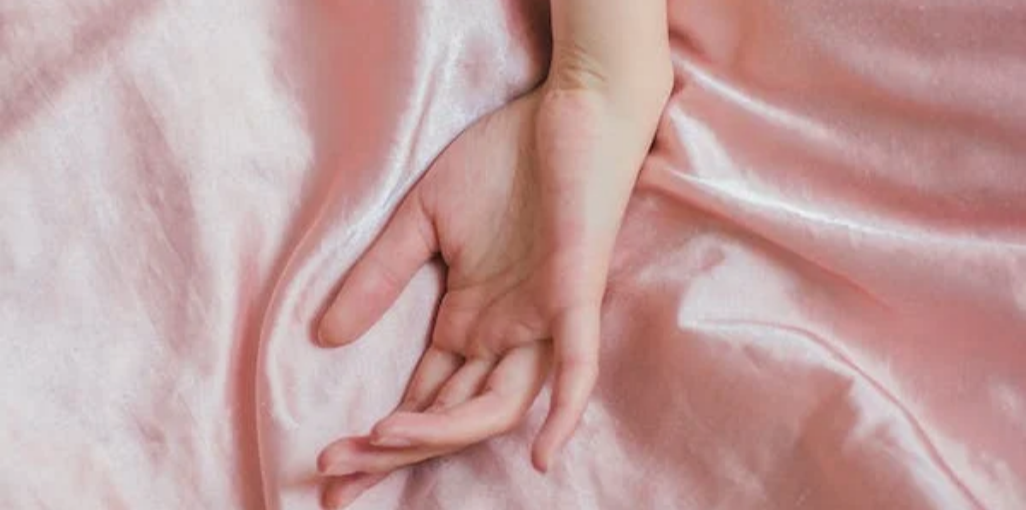 Luxus-Lounging: Der ultimative Leitfaden für die richtige Reinigung von Seidenpyjamas