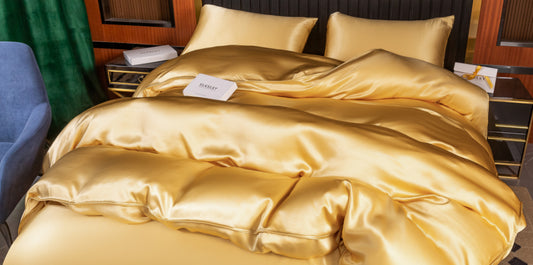 Seidene Bettwäsche: Langlebiges Luxusmaterial für ein luxuriöses Bett