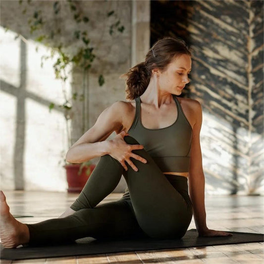 Verbessern Sie Ihre Yoga-Praxis mit den Vorteilen des Seiden-Leibchen-Sets