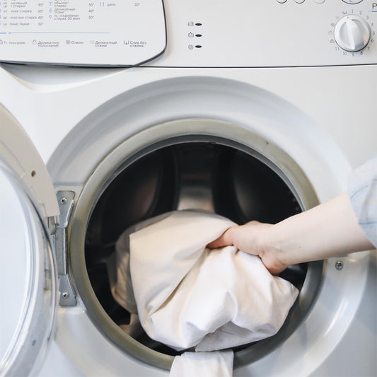 So waschen Sie Seidenpyjamas in der Waschmaschine