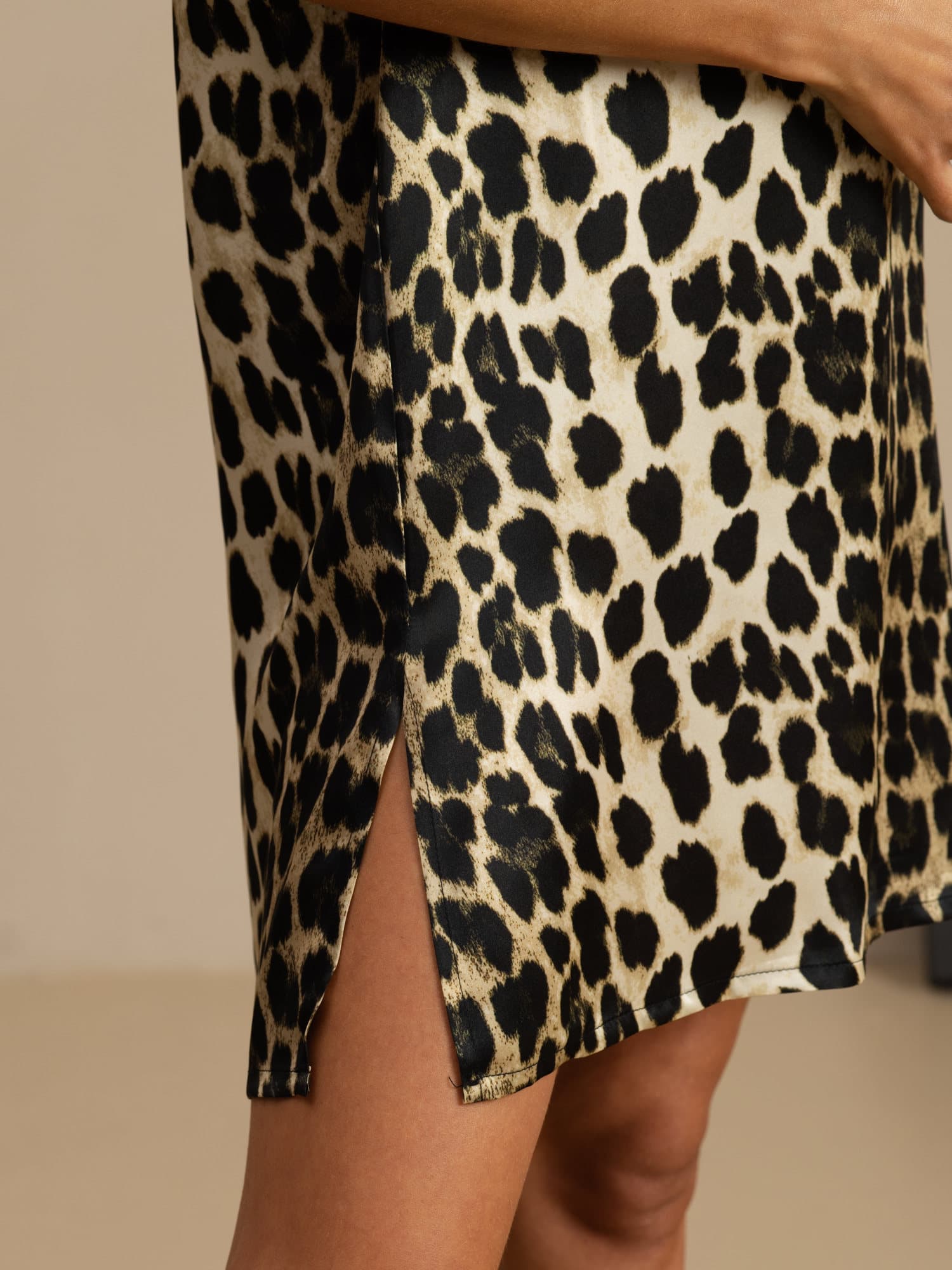 [Leopard] SilkSilky-DE Pure Silk Kurzärmelig V Ausschnitt Nachthemden 005