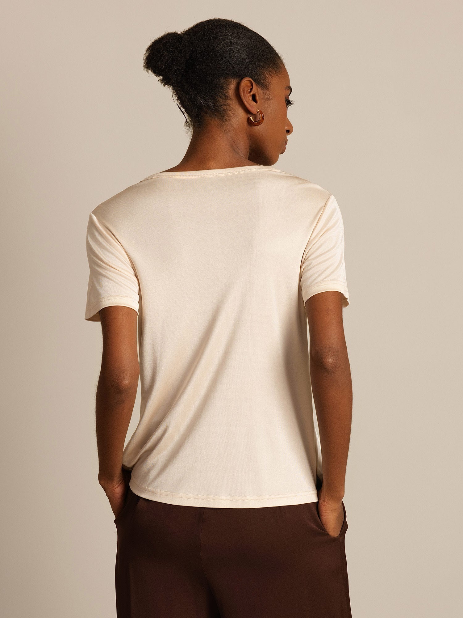 [Beige] SilkSilky-DE Seidenstrick Womens T-Shirt 002,