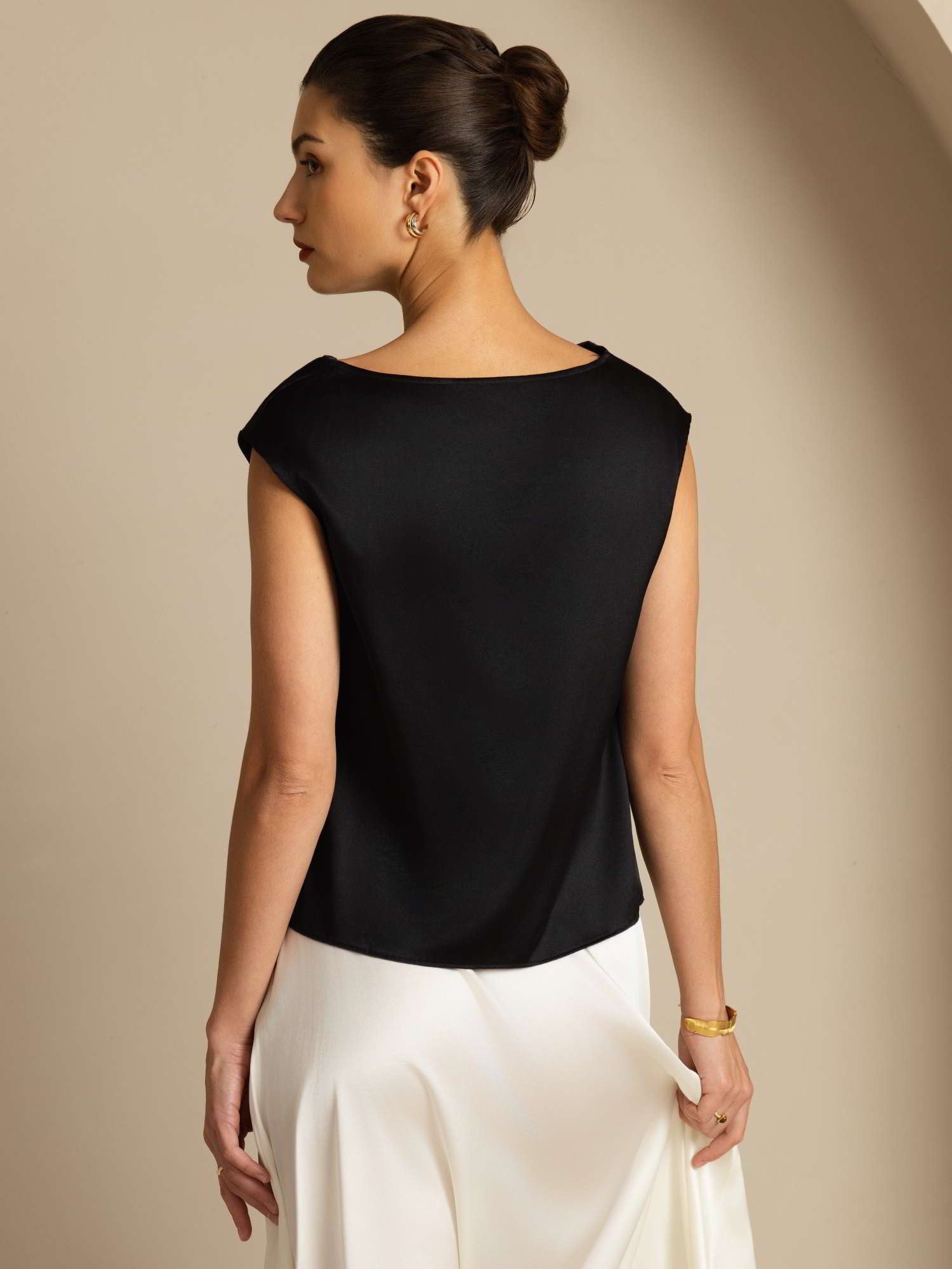 [Schwarz] SilkSilky-DE 19Momme Seide Ärmellos Wasserfallausschnitt T-Shirt 003