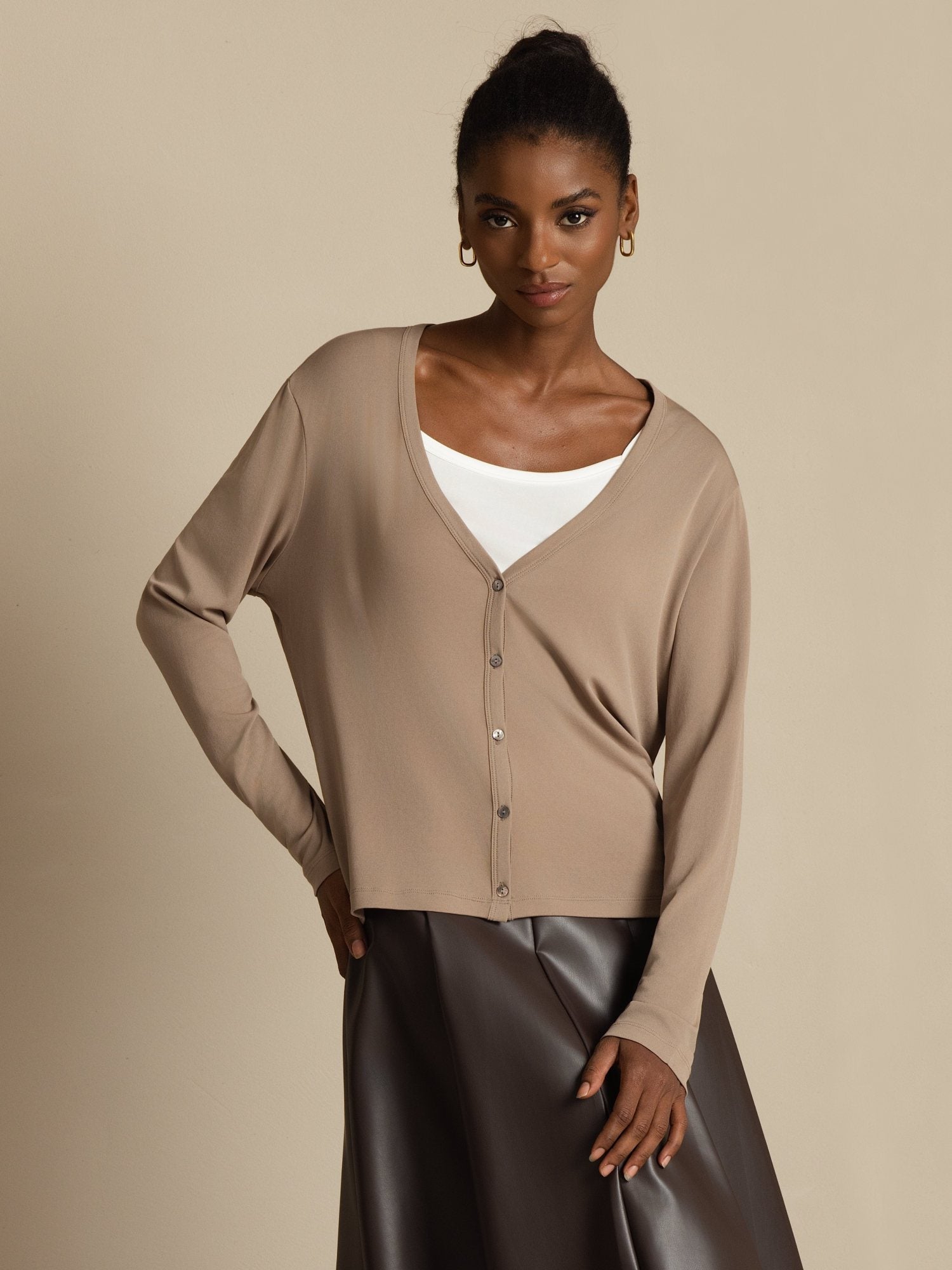 [Tan] SilkSilky-DE 19Momme Seide Langärmelig V Ausschnitt Damen Cardigan 001