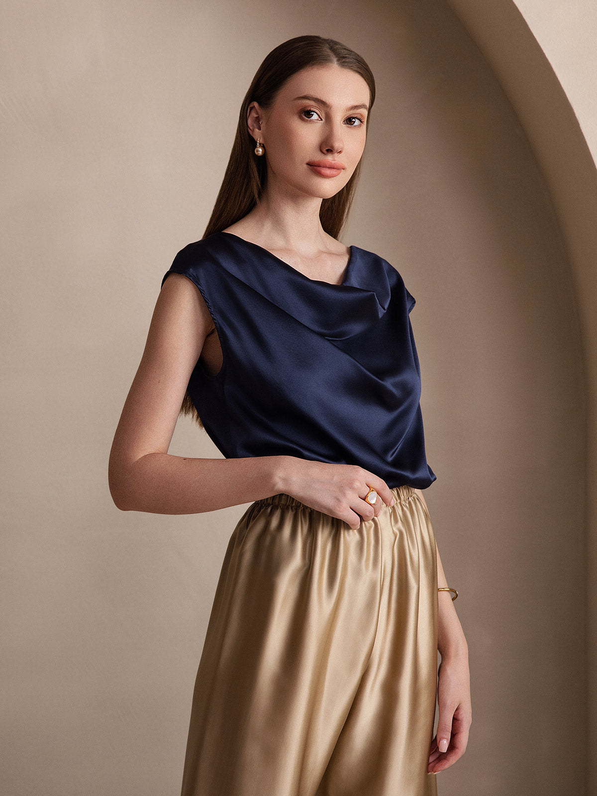 [Dunkelblau] SilkSilky-DE 19Momme Seide Ärmellos Wasserfallausschnitt T-Shirt 005