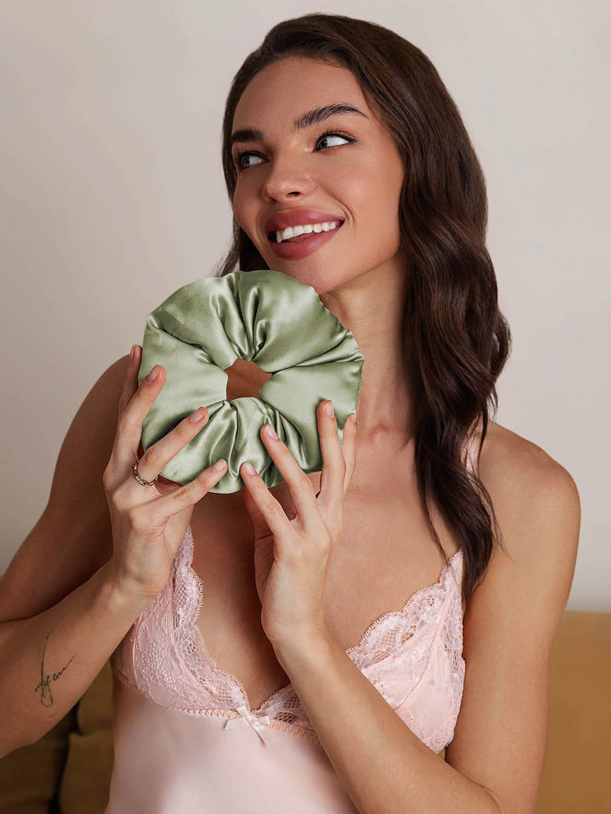 [Hellgrün] SilkSilky-DE Reine Seide Scrunchie 003