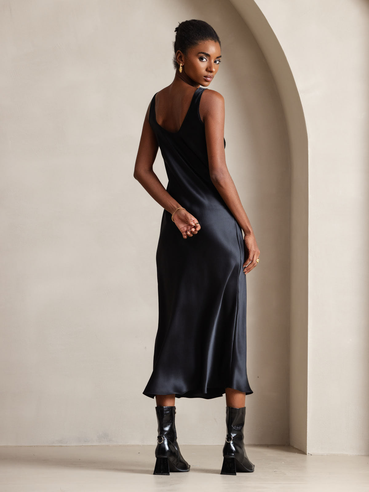 [Schwarz] SilkSilky-DE Ärmellos Tiefer Rundhalsausschnitt Kleider 002