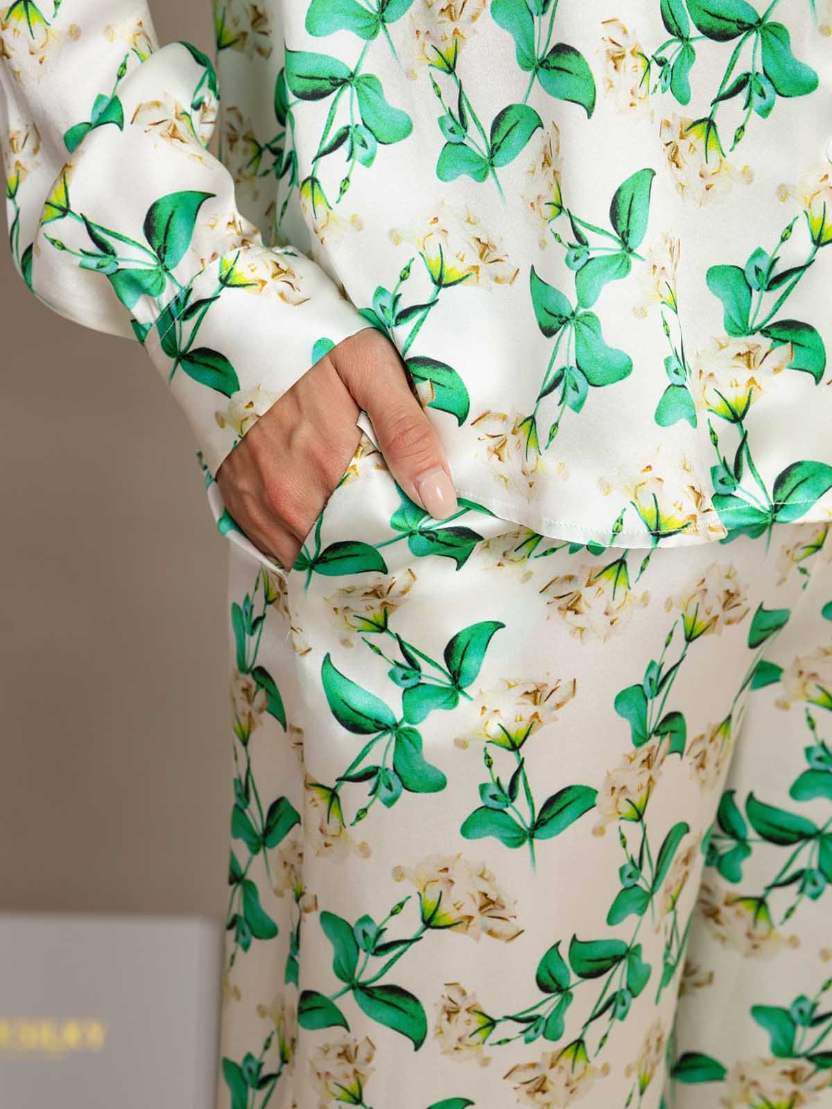 [Grün Blumen] SilkSilky-DE 19Momme Seide Umlegekragen Women''s Outfit Sets 006