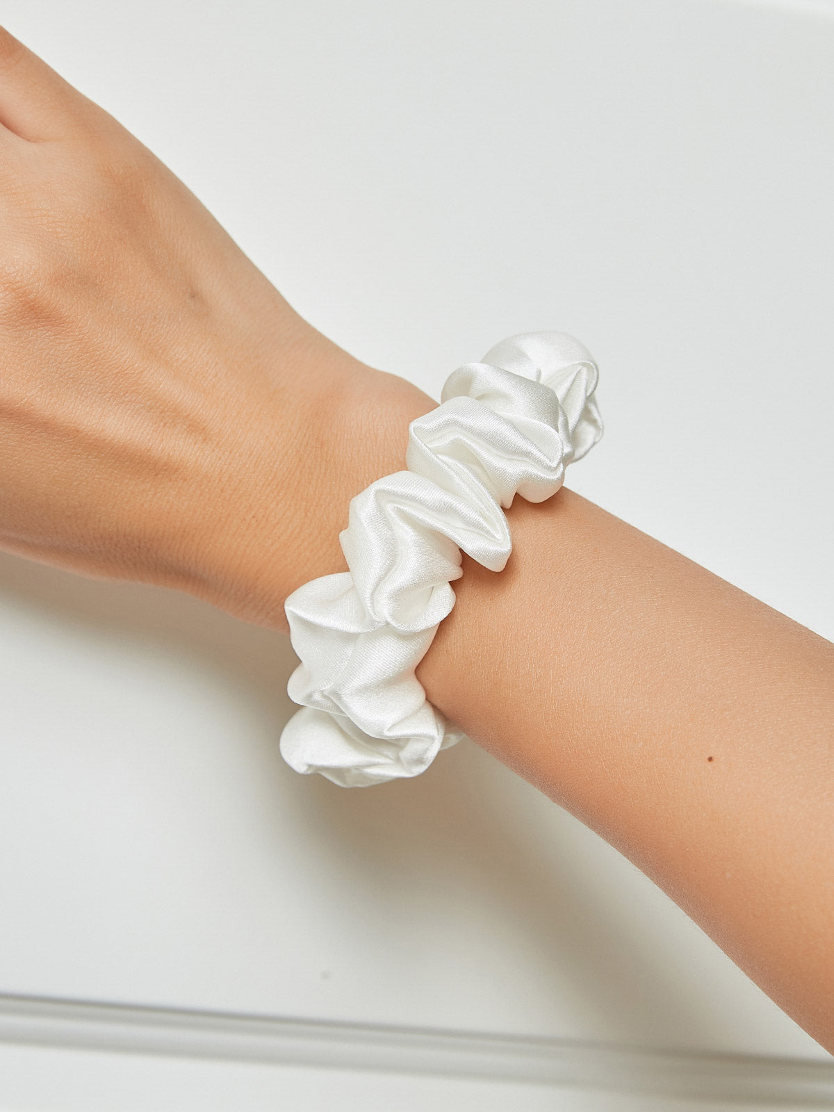 [Weiß] SilkSilky-DE Reine Seide Scrunchie 001,