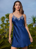 Chemise-Slip-Kleid aus reiner Seide mit V-Rücken