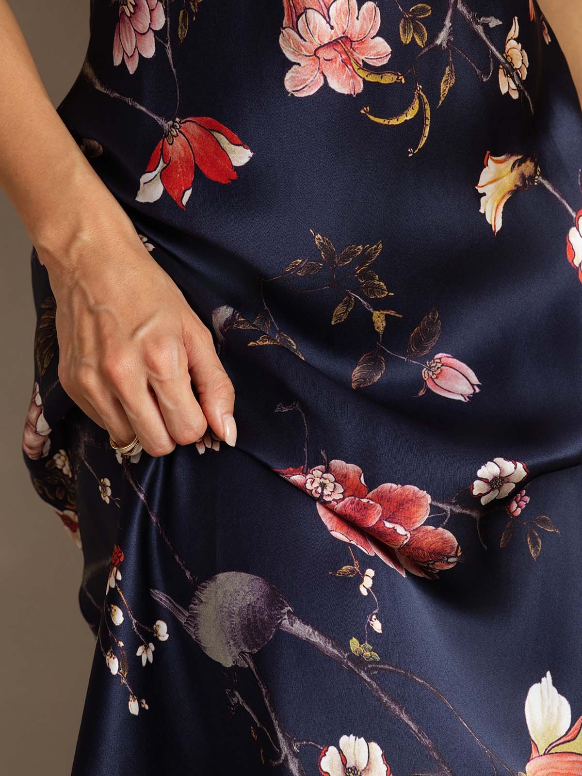 [Marine Blumen] SilkSilky-DE 19Momme Seide V Ausschnitt Kleider 006