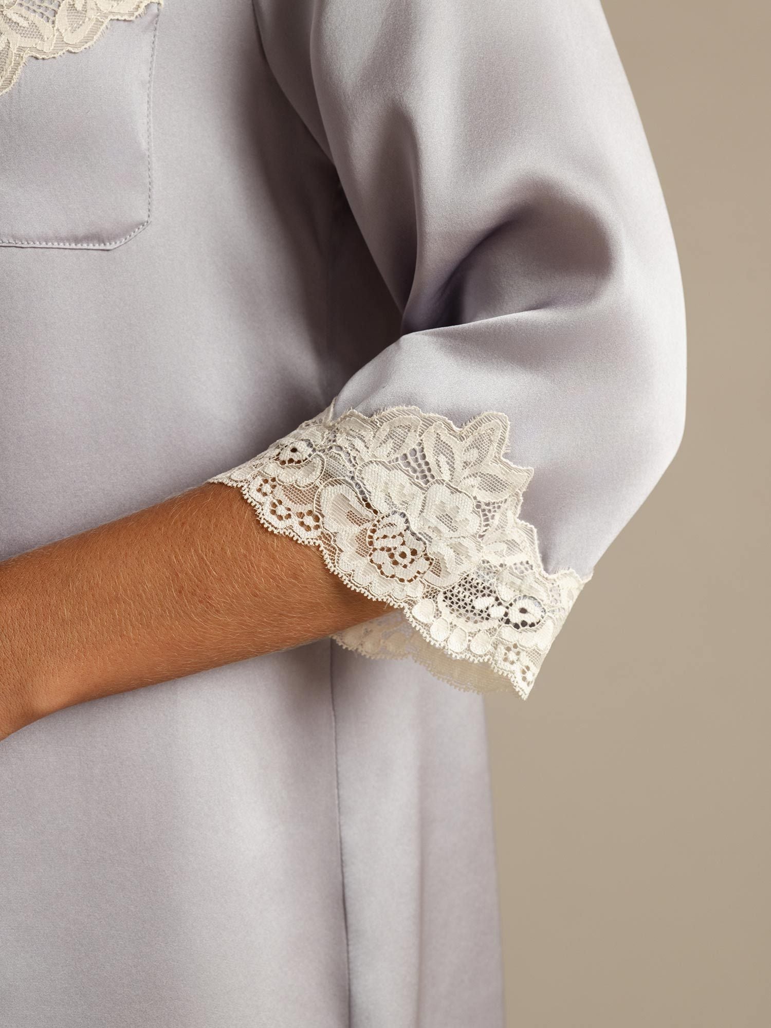 [Lavendel] SilkSilky-DE Reine Seide Umlegekragen Schlafhemd 005