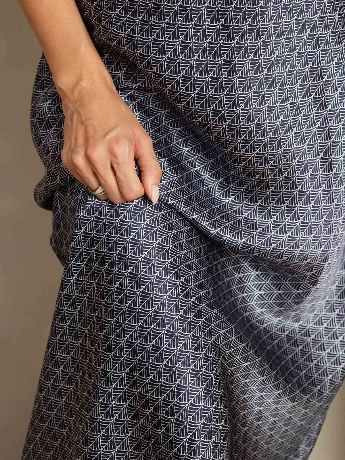 [Marine Ginkgo] SilkSilky-DE 19Momme Seide V Ausschnitt Kleider 007