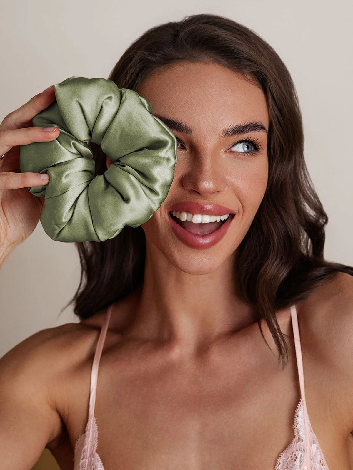 [Hellgrün] SilkSilky-DE Reine Seide Scrunchie 001