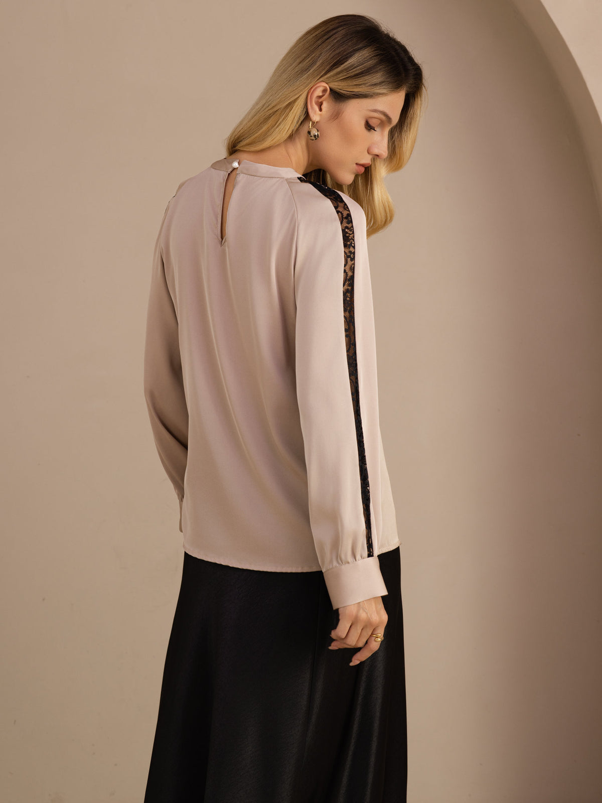 [Tan] SilkSilky-DE Long Sleeve Keyhole Neck Damenblusen 002