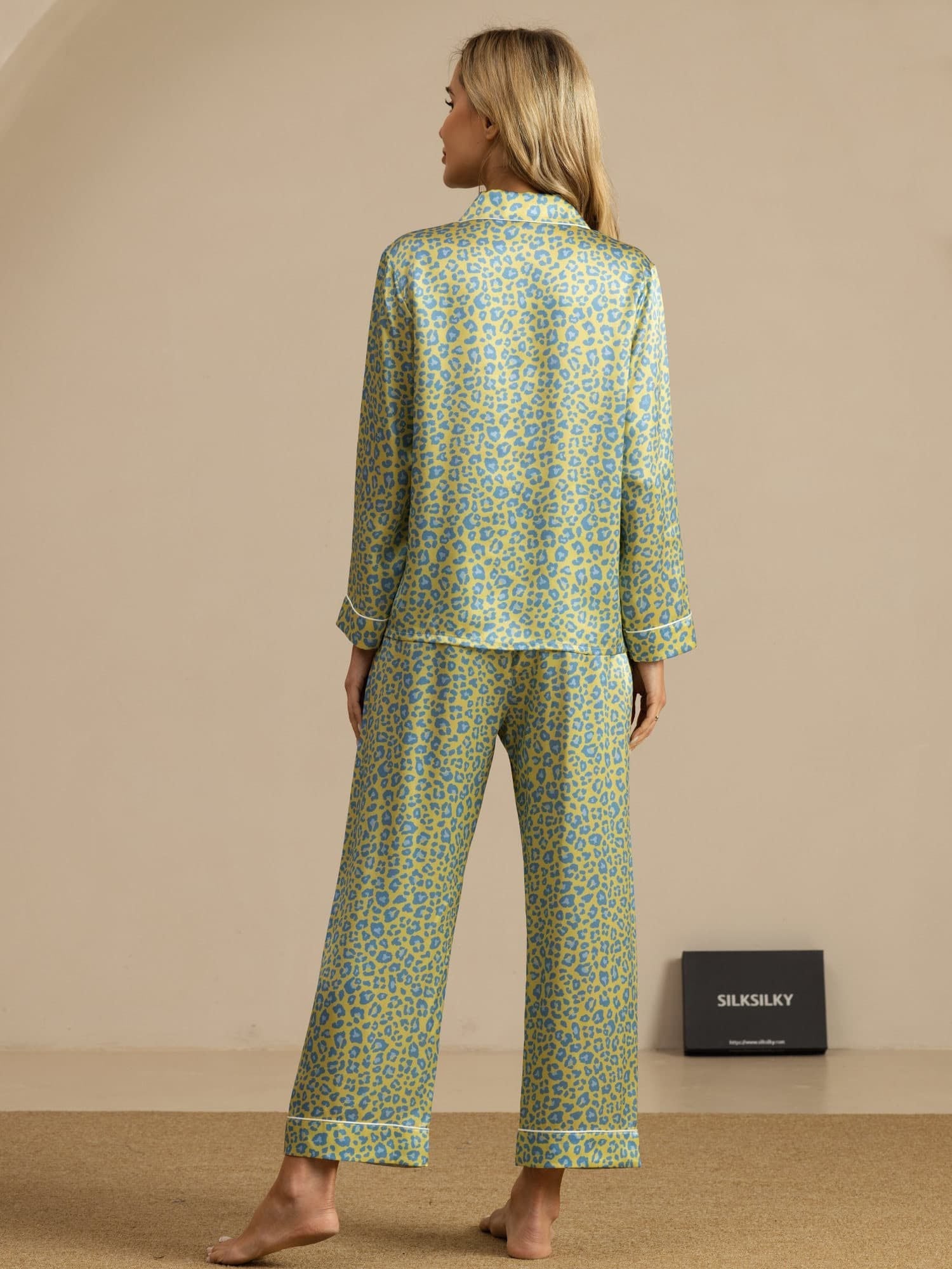 [Grüner Leopard] SilkSilky-DE 19Momme Langärmelig Notch-Kragen Damen Pyjamas 002