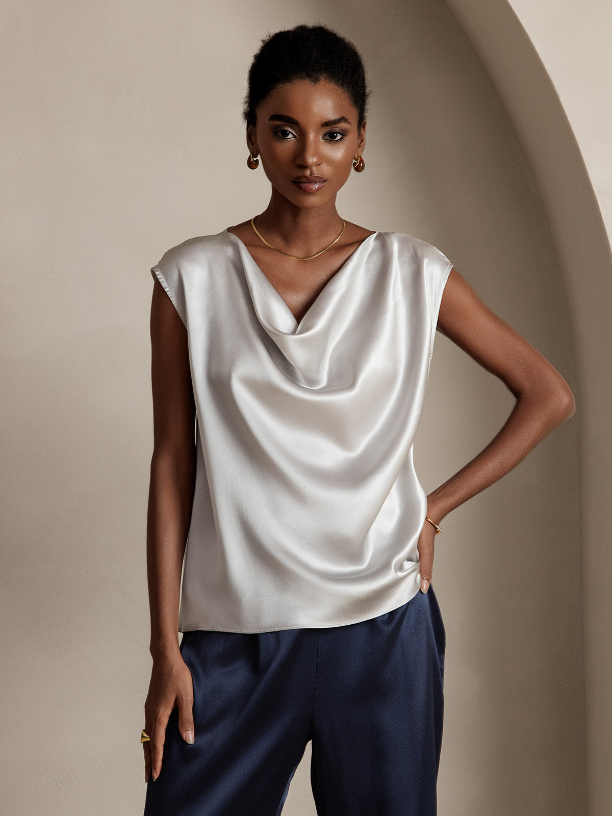 [Hellgrau] SilkSilky-DE 19Momme Seide Ärmellos Wasserfallausschnitt T-Shirt 001