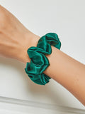 SilkSilky DE 19Momme Reine Seide Scrunchie Dunkelgrün 001