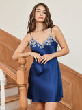 Chemise-Slip-Kleid aus reiner Seide mit V-Rücken