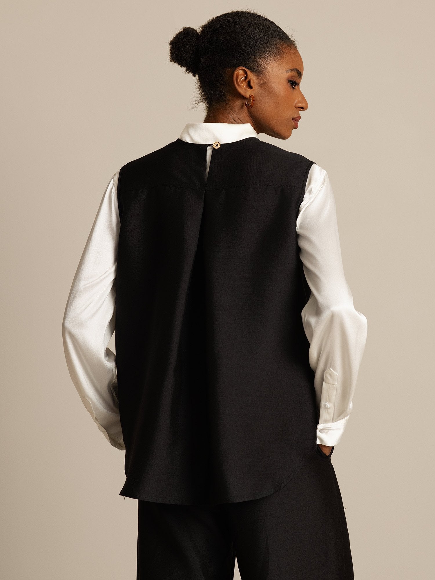 [Schwarz] SilkSilky-DE 32Momme Silk-Wool Blend Womens Vest 002,