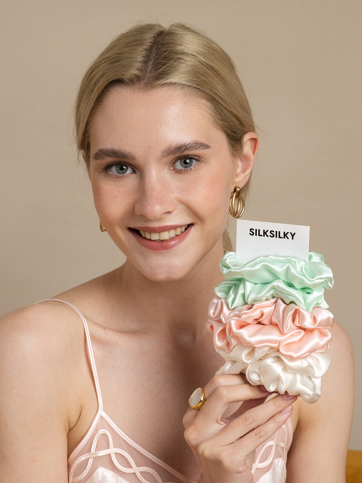 [Group2] SilkSilky-DE Scrunchie 001