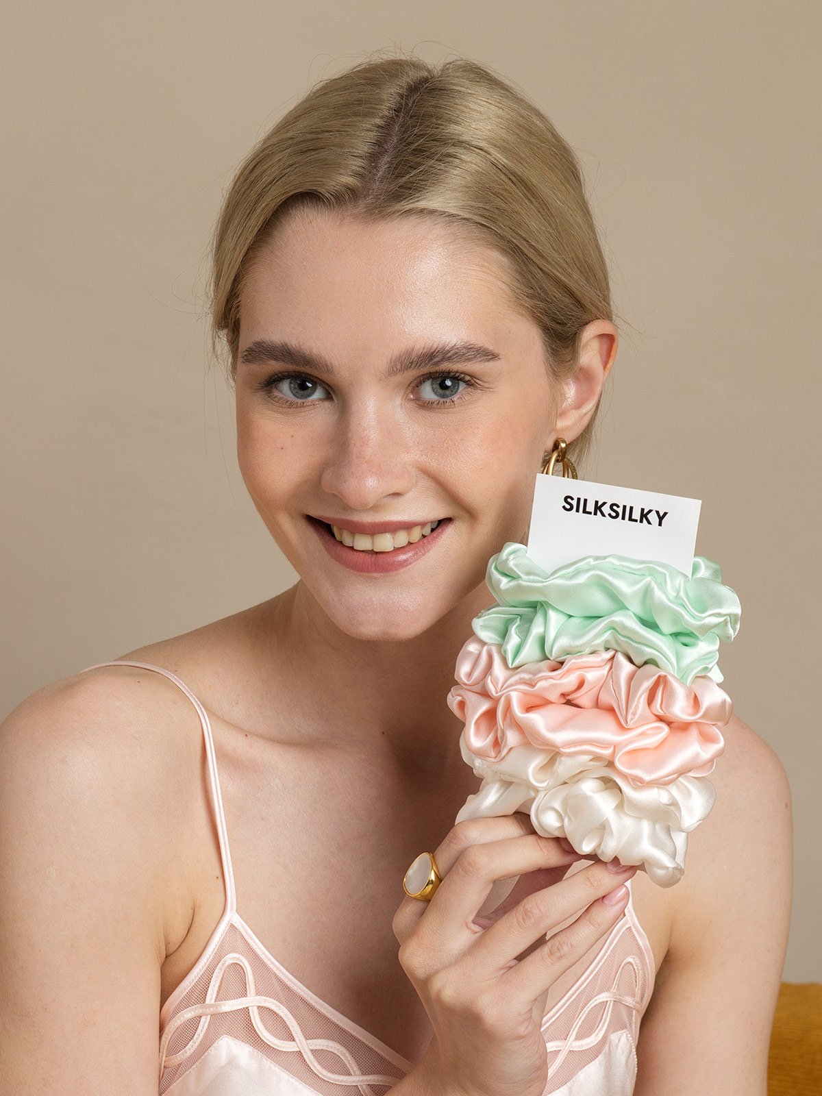 [Group2] SilkSilky-DE Scrunchie 002