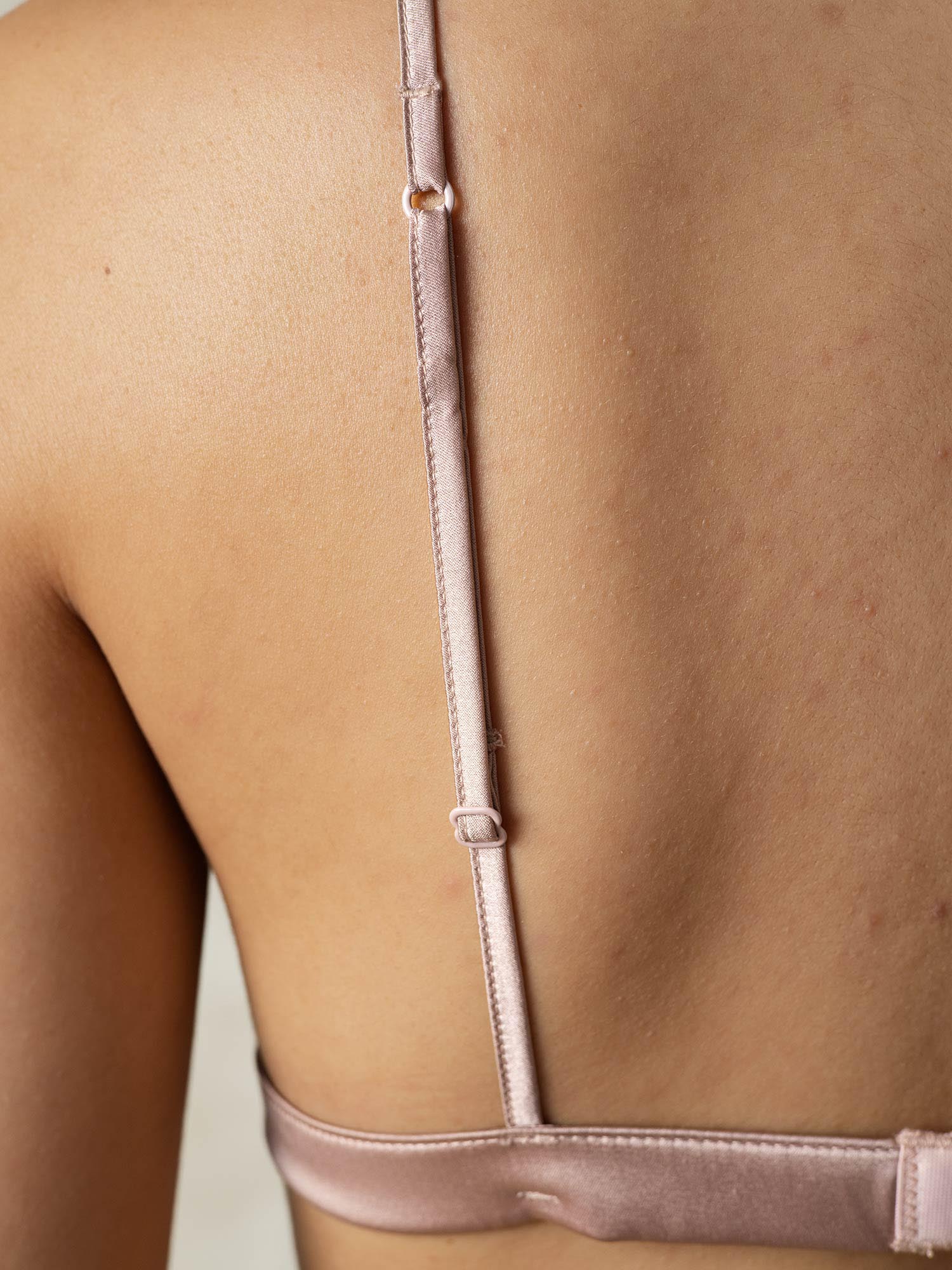 [Blasses Mauve] SilkSilky-DE Seidenstrick Bra 006