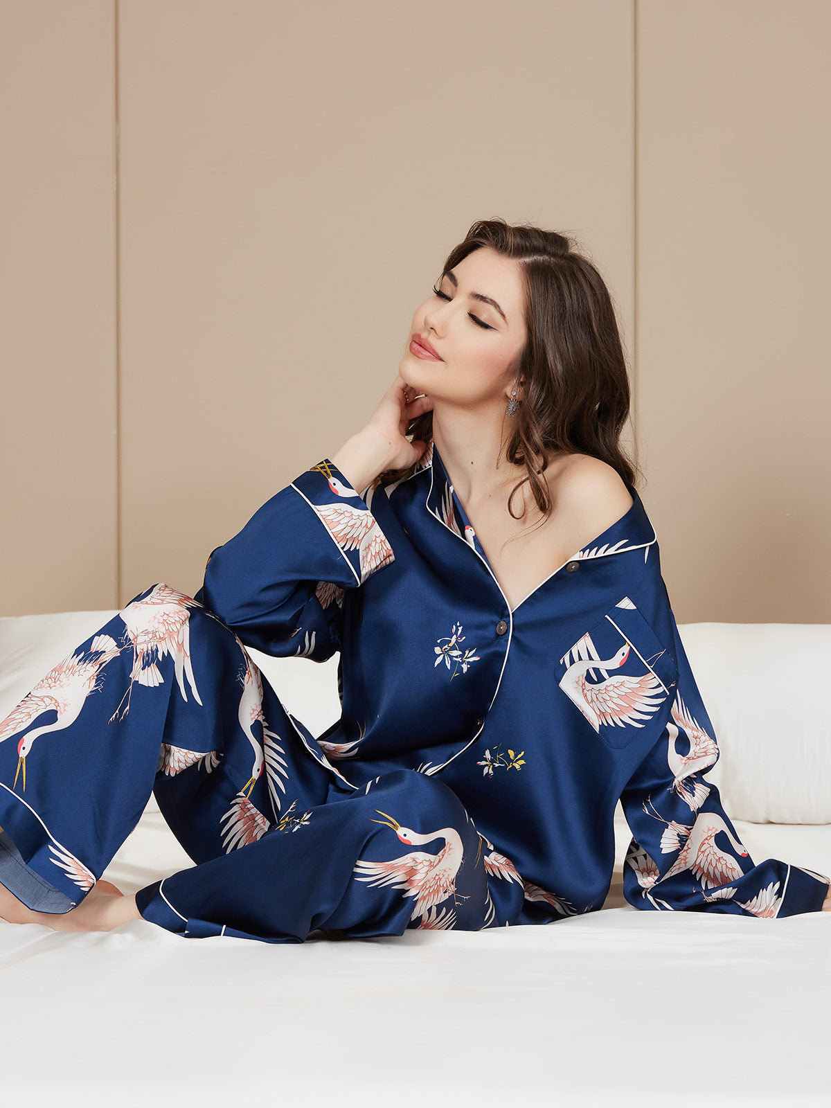 SilkSilky-DE 19Momme Reine Seide Langärmelig Revers Damen Pyjamas Dunkelblau 001