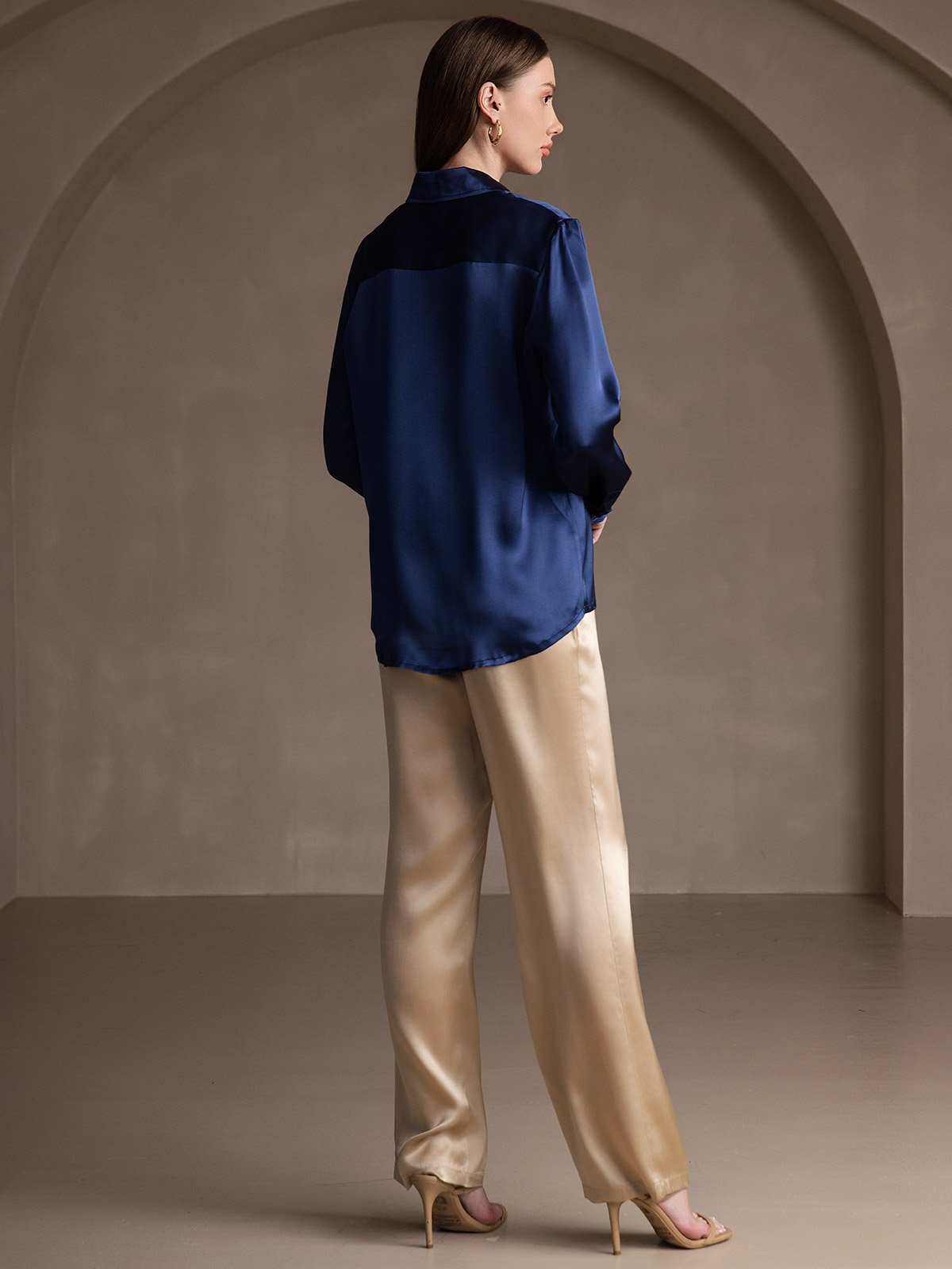 SilkSilky-DE 19Momme Seide Langärmelig Umlegekragen Damenhemd Dunkelblau 002