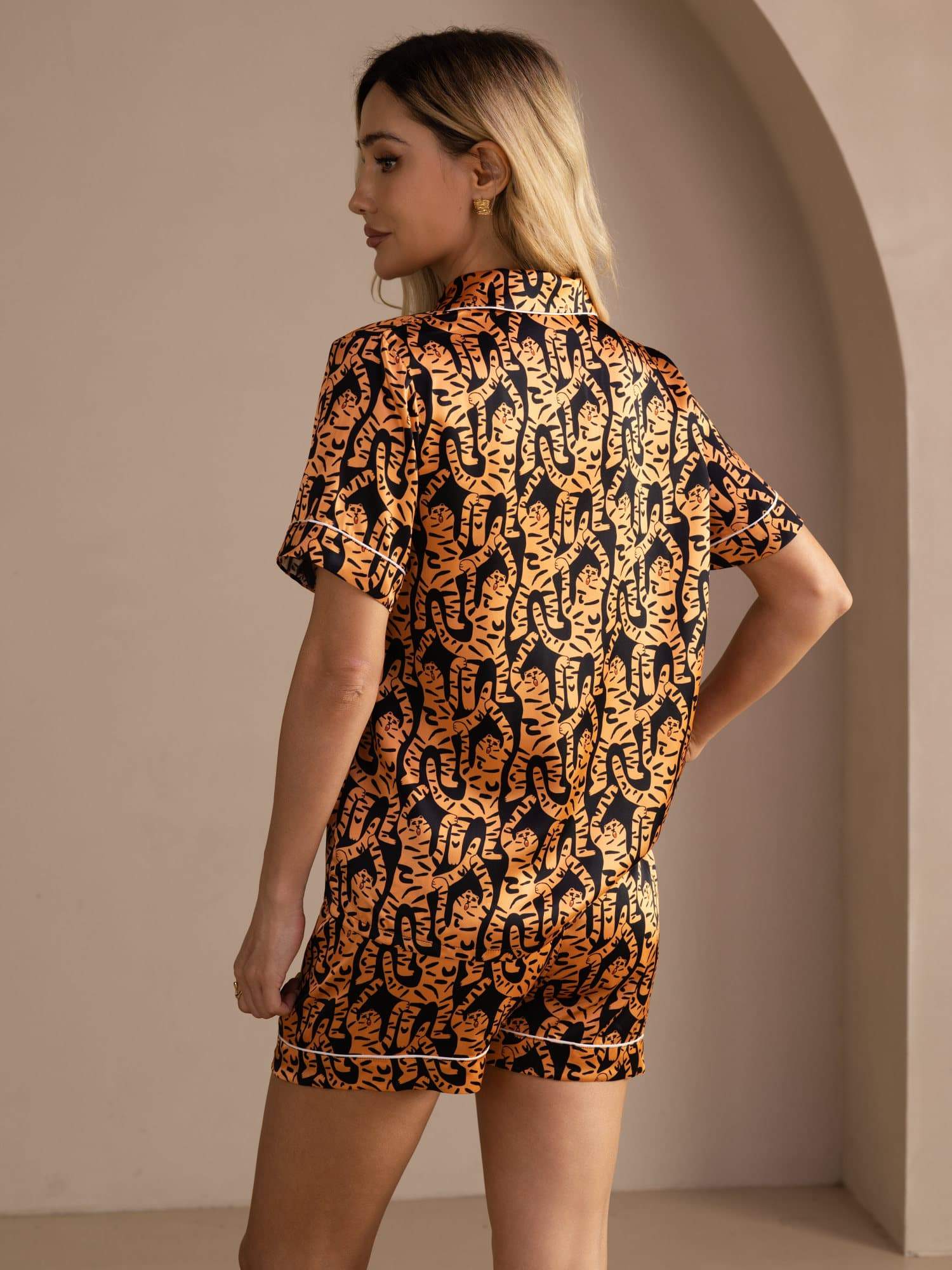 [Schwarzer Tiger] SilkSilky-DE Short Sleeve Lapel Collar Damen Pyjamas 002
