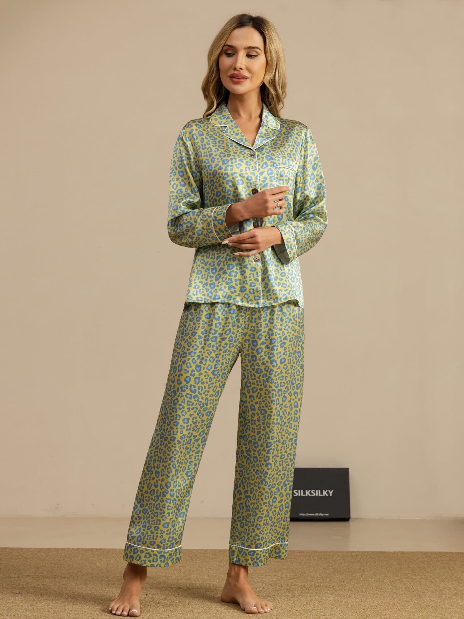 [Grüner Leopard] SilkSilky-DE 19Momme Langärmelig Notch-Kragen Damen Pyjamas 001