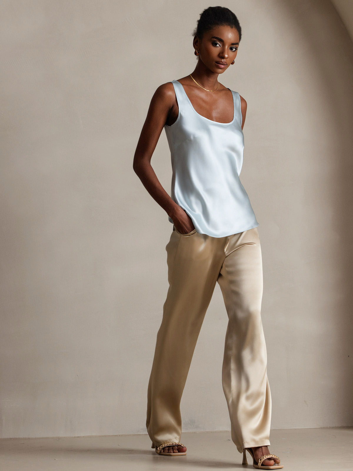 [Hellblau] SilkSilky-DE 19Momme Ärmellos Tiefer Rundhalsausschnitt Cami Top 003