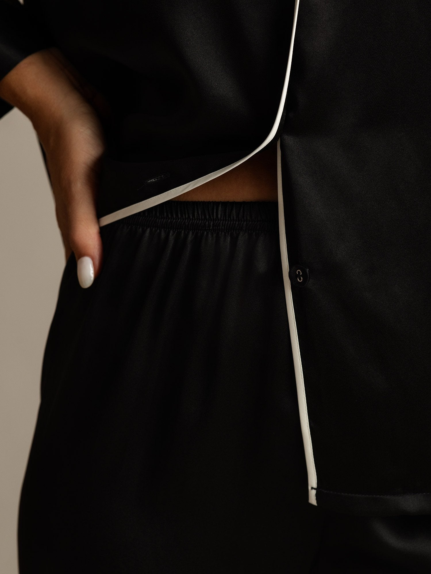 [Schwarz] SilkSilky-DE Reine Seide Umlegekragen Damen Pyjamas 005