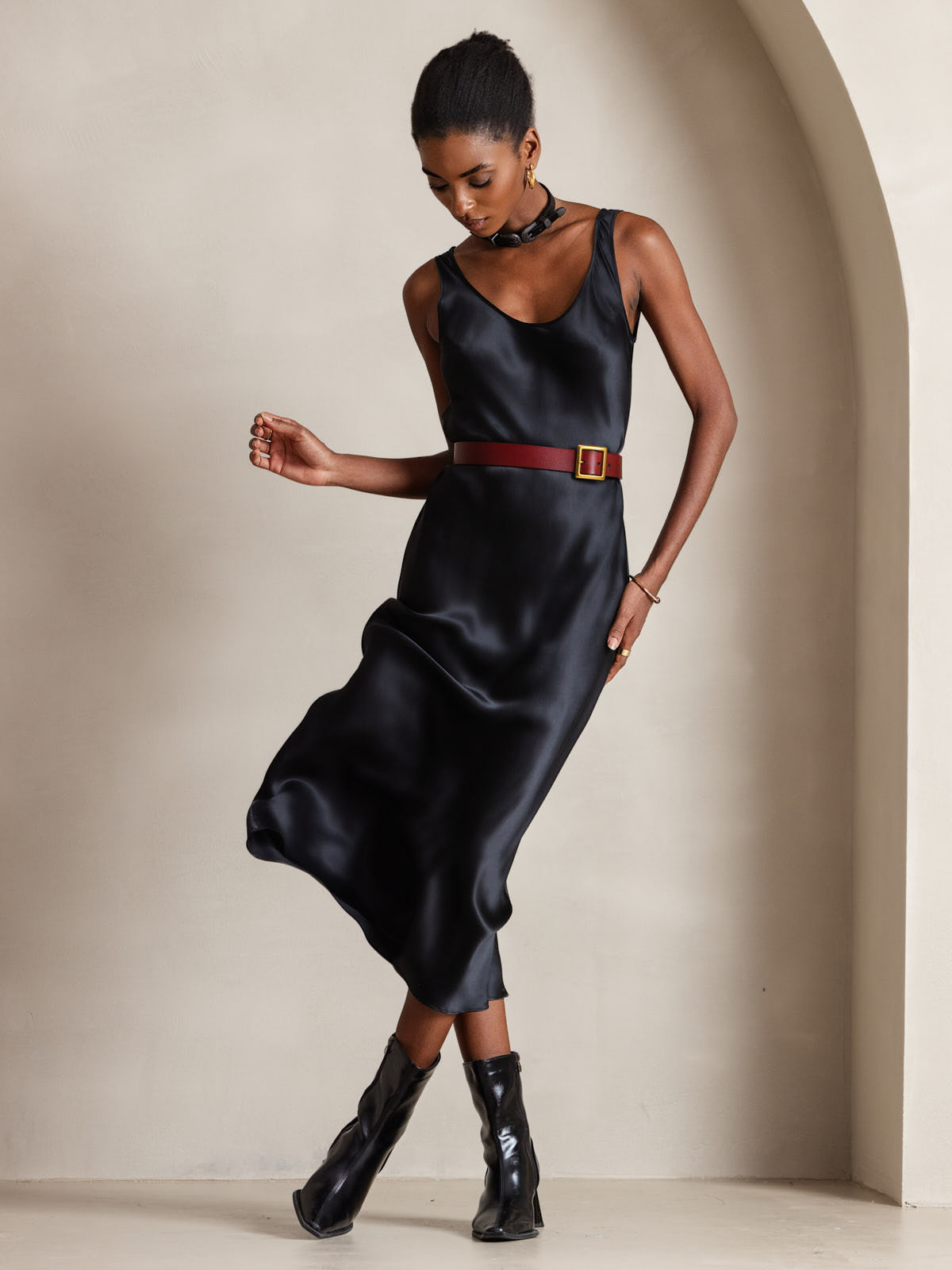 [Schwarz] SilkSilky-DE Ärmellos Tiefer Rundhalsausschnitt Kleider 005