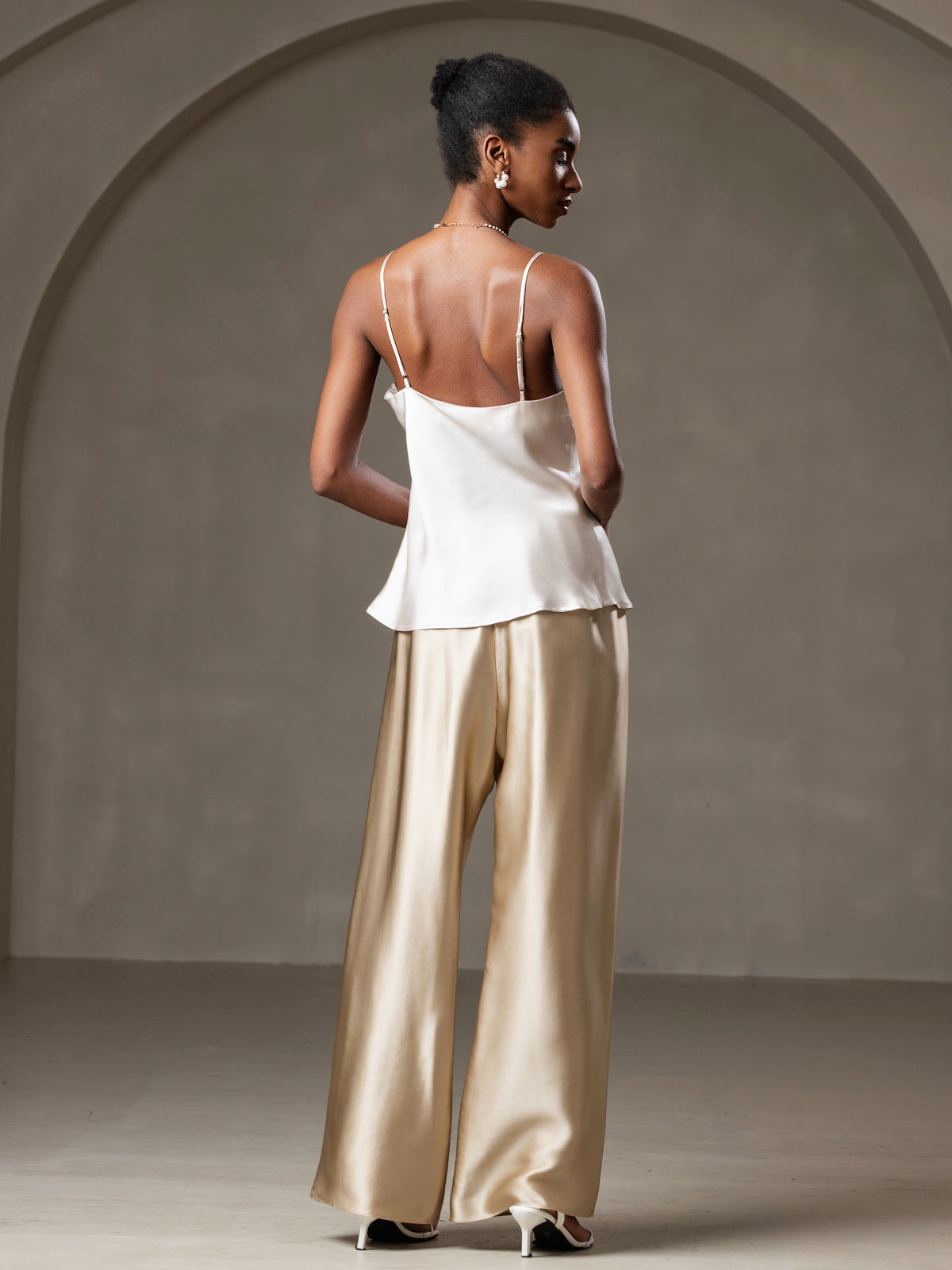 [Beige] SilkSilky-DE Reine Seide V Ausschnitt Cami Top 002