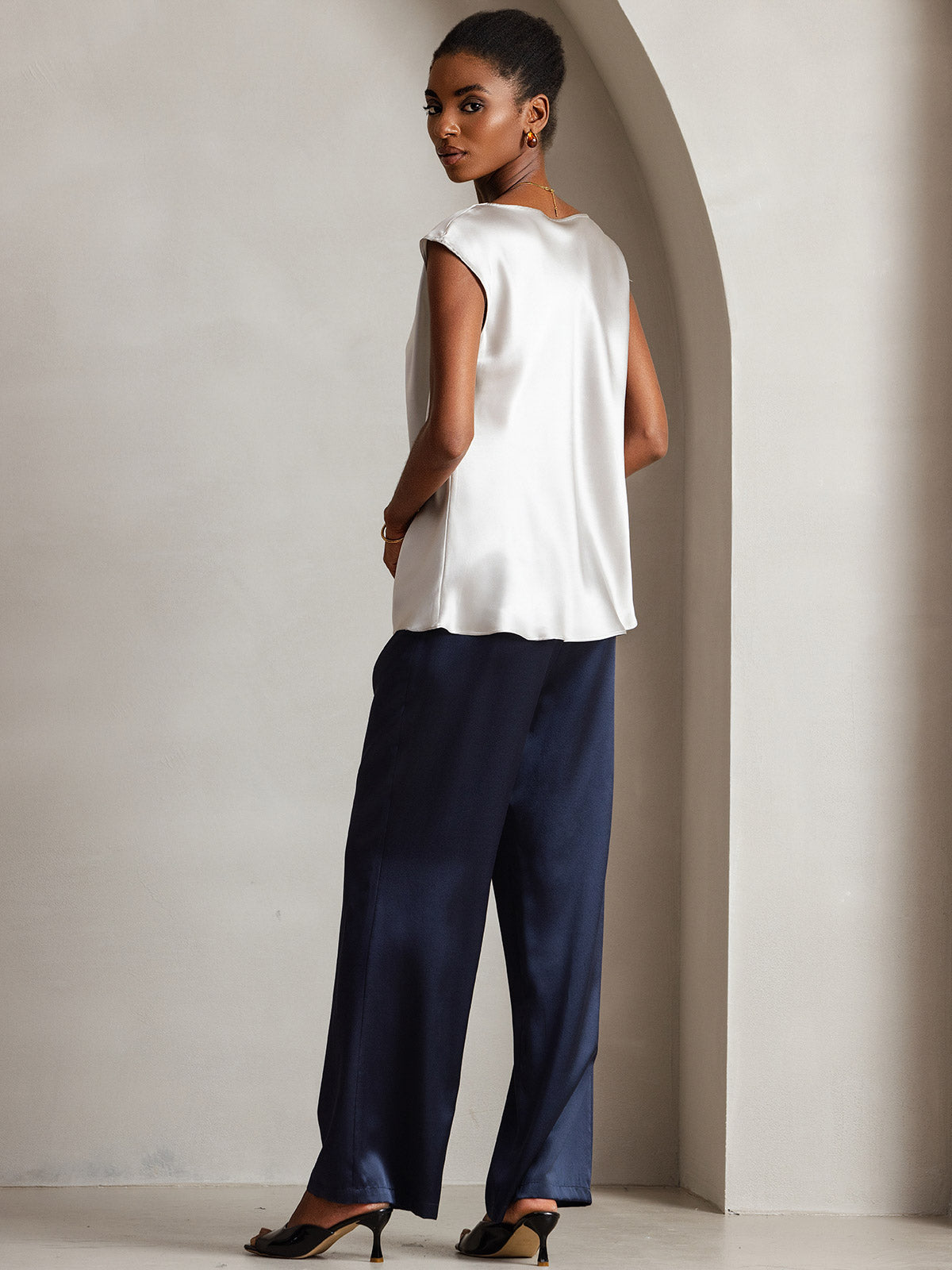 [Hellgrau] SilkSilky-DE 19Momme Seide Ärmellos Wasserfallausschnitt T-Shirt 004