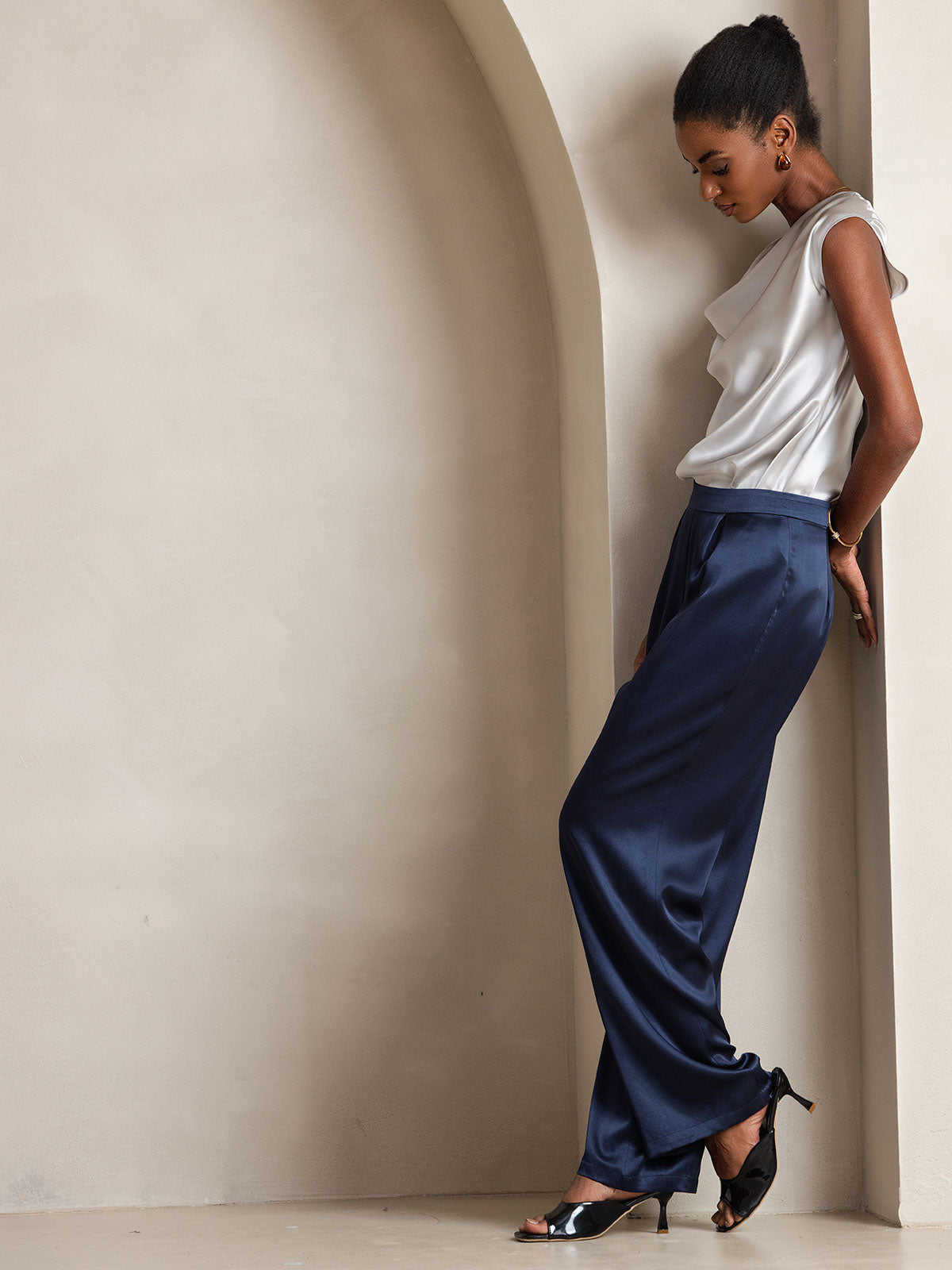 [Hellgrau] SilkSilky-DE 19Momme Seide Ärmellos Wasserfallausschnitt T-Shirt 007