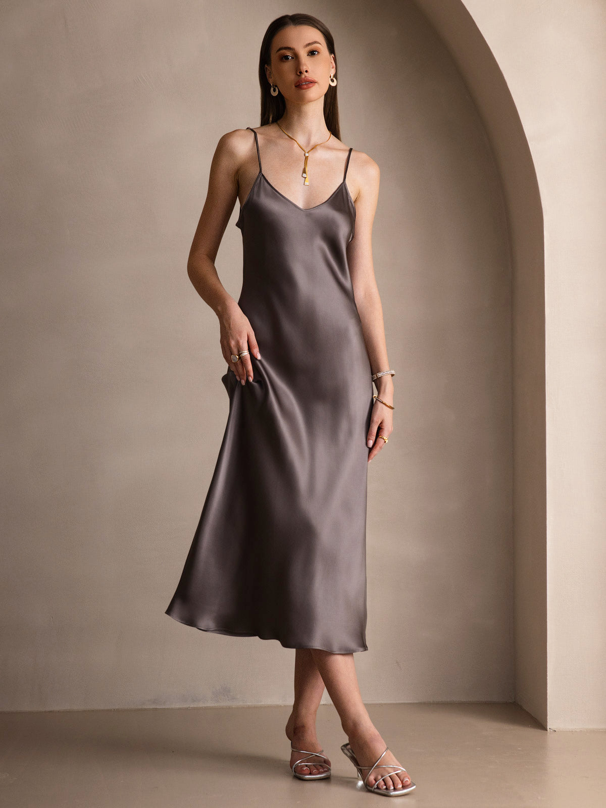 [Dunkelkhaki] SilkSilky-DE Spaghettiträger V Ausschnitt Kleider 001