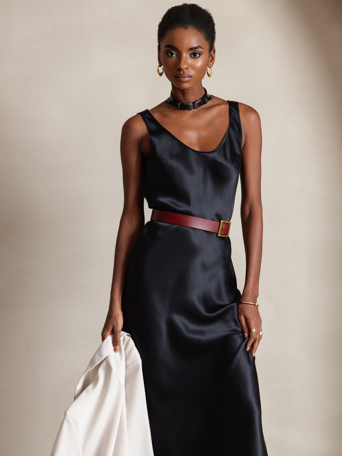 [Schwarz] SilkSilky-DE Ärmellos Tiefer Rundhalsausschnitt Kleider 003