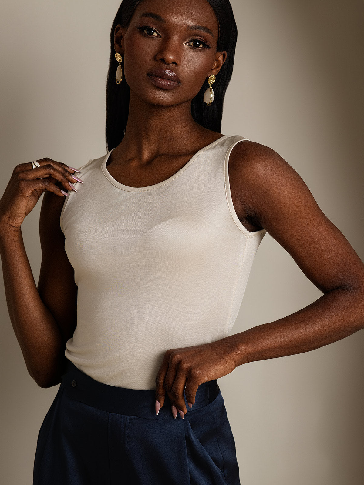 [Beige] SilkSilky-DE Seidenstrick Ärmellos Rundkragen T-Shirt 003
