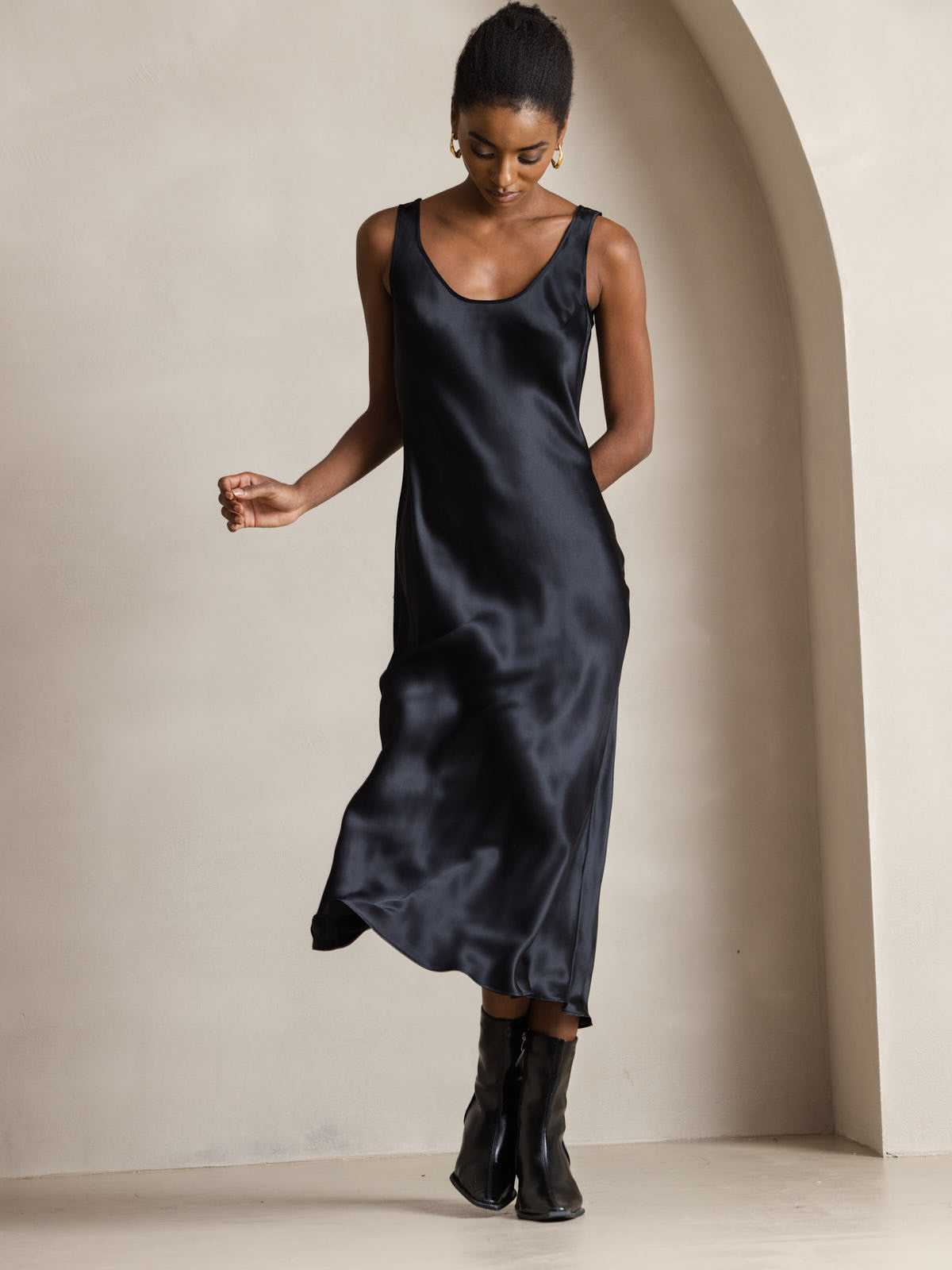 [Schwarz] SilkSilky-DE Ärmellos Tiefer Rundhalsausschnitt Kleider 004