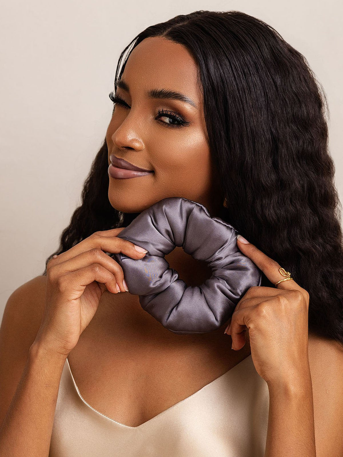 [Dunkelgrau] SilkSilky-DE Reine Seide Scrunchie 001