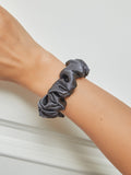 SilkSilky DE 19Momme Reine Seide Scrunchie Dunkelgrau 001